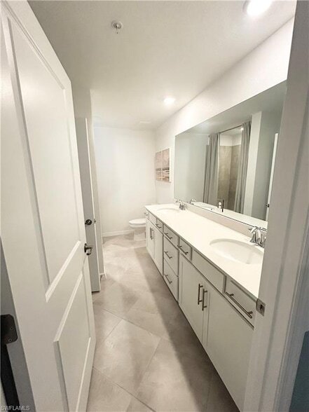 Building Photo - 15375 Grn Acrs Ave