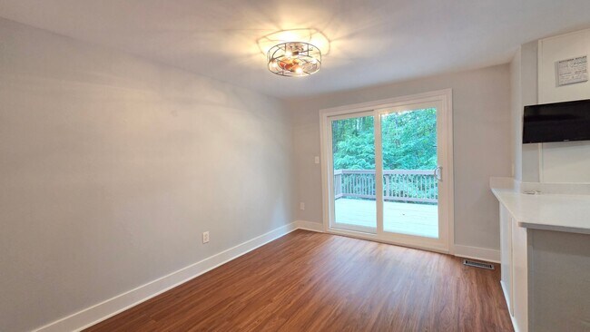 Building Photo - Beautiful Newington Forest Townhome