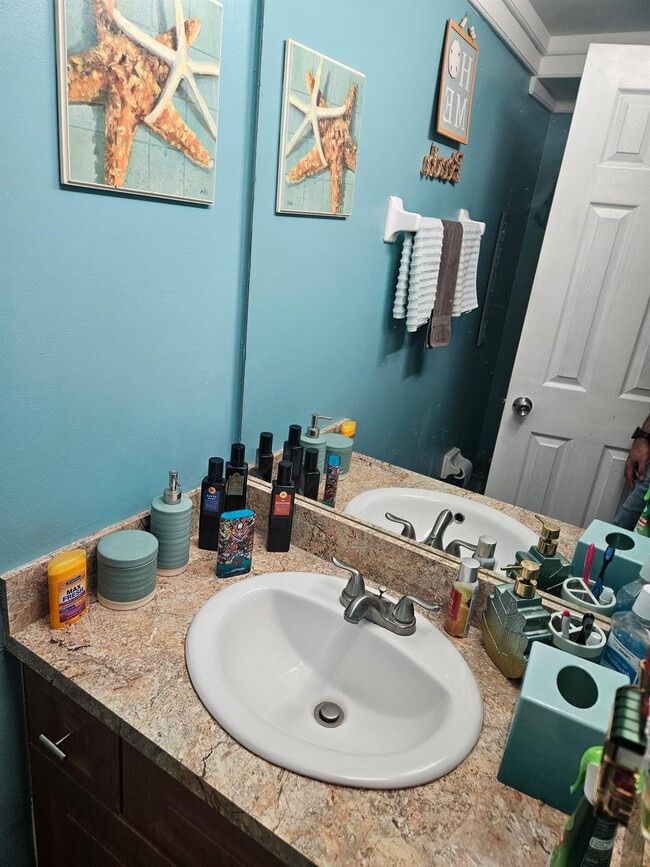 Building Photo - 3710 Inverrary Dr