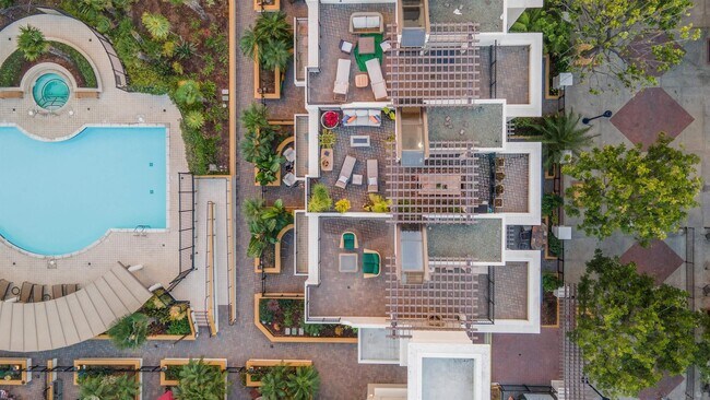 Building Photo - 700 W Harbor Dr