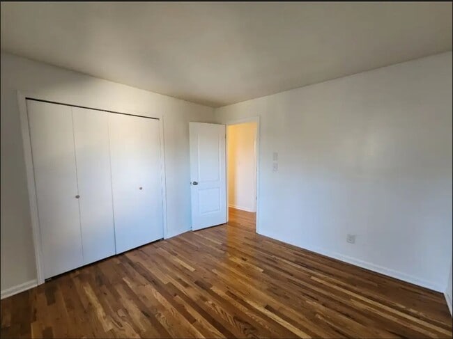 Building Photo - A cozy 3 bedroom, one bathroom house!