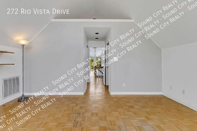 Building Photo - 272 Rio Vista Dr