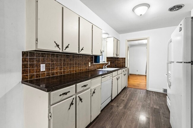 Building Photo - Charming Updated Single-Family Home Near Northtown