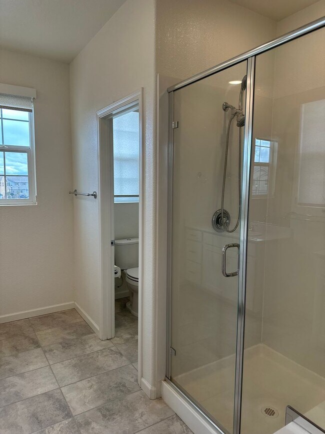 Building Photo - $500.00 off first full months rent