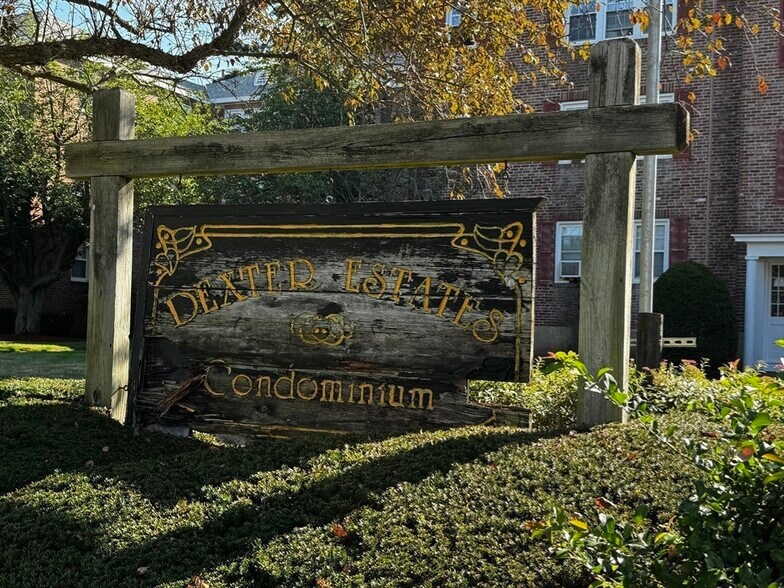 Building Photo - 5 Dexter St