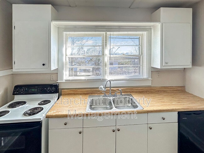 Building Photo - 1 Traction St