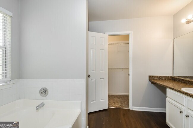 Building Photo - 3209 Lower Creek Dr