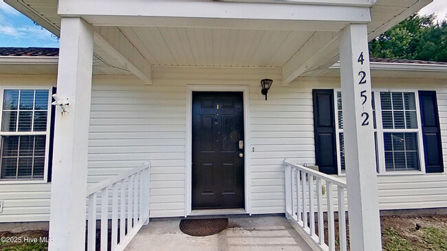 Building Photo - 4252 Sunglow Dr