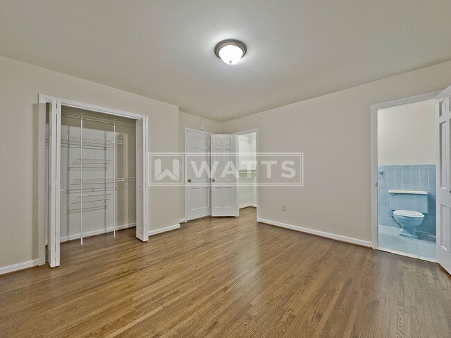 Building Photo - Charming & Spacious 3-Bed Home in City of Hoover