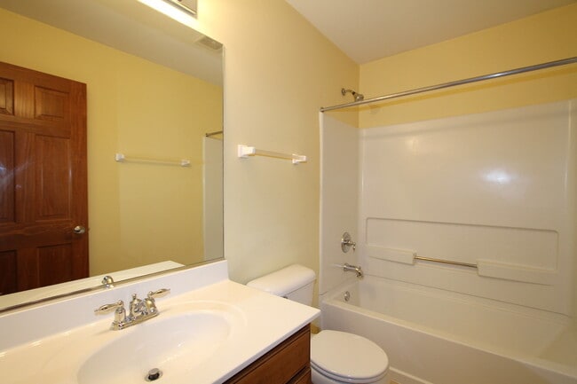 Building Photo - 228 Springbrook Trail S