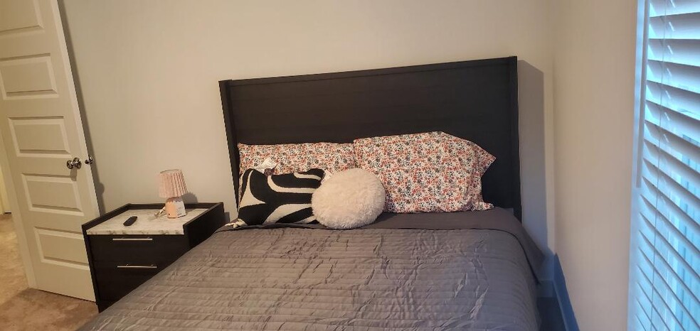 Building Photo - 13841 Gatsby Dr