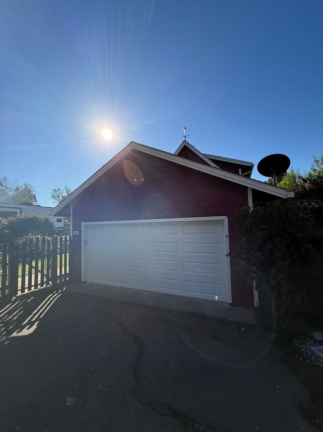 Building Photo - MOVE IN SPECIAL!!! $500 OFF THE FIRST MONT...