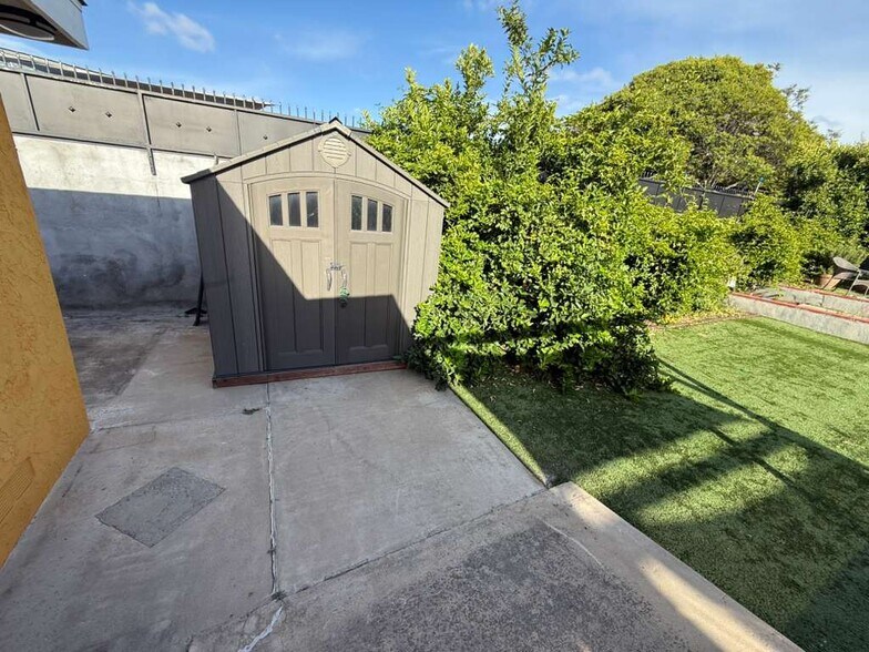 Outdoor Storage - 495 Queen Anne Dr