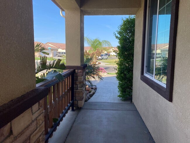 Building Photo - Beautiful Los Banos Rental