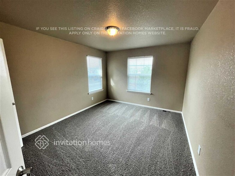 Building Photo - 12386 Roslyn Way