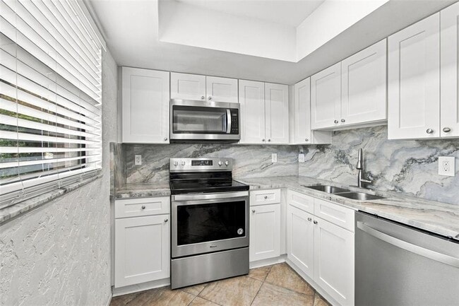 Building Photo - 3036 Eastland Blvd