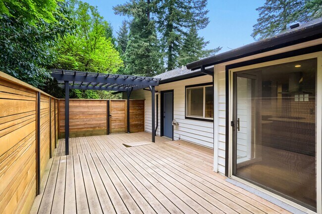Building Photo - 15050 SW 141st Ave