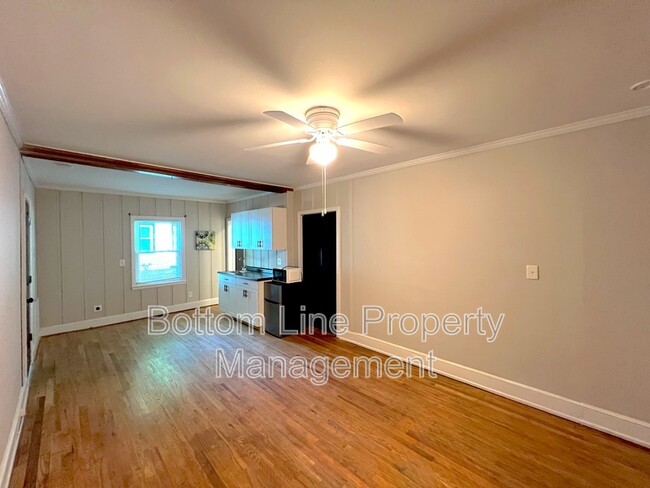 Building Photo - 613 Charlotte Ave
