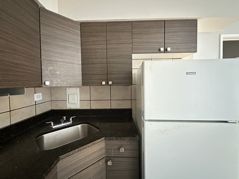 Building Photo - 1515 W Morse Ave