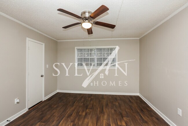 Building Photo - This 4 bedroom, 2 bathroom home is exactly...