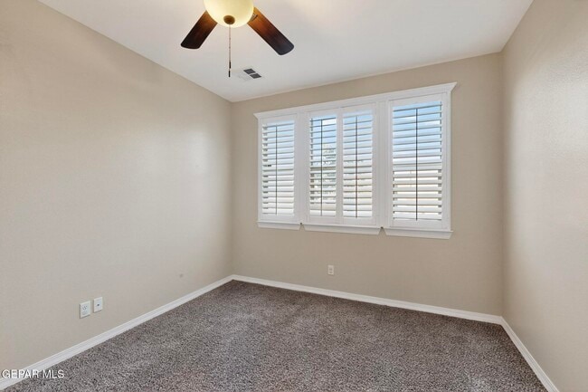 Building Photo - 220 S Manzanita Dr