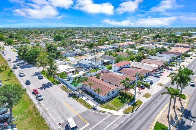Building Photo - 2400 SW 103rd Ct
