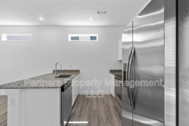 Building Photo - 881 Ventnor Ave