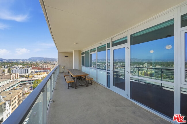 Building Photo - 3785 Wilshire Blvd