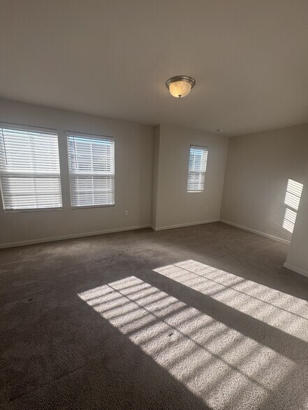 Building Photo - 106 Brighton Ln