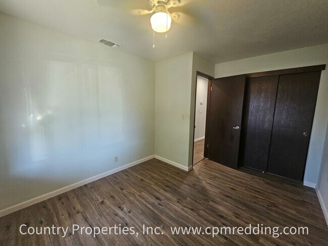 Building Photo - Spacious House with Landscaper Included Av...