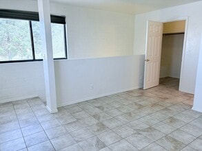 Building Photo - 420 E Glenn St