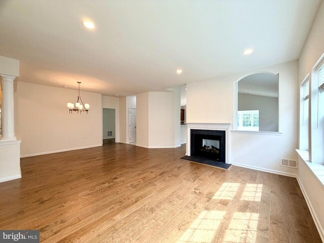 Building Photo - 37 Murano Dr
