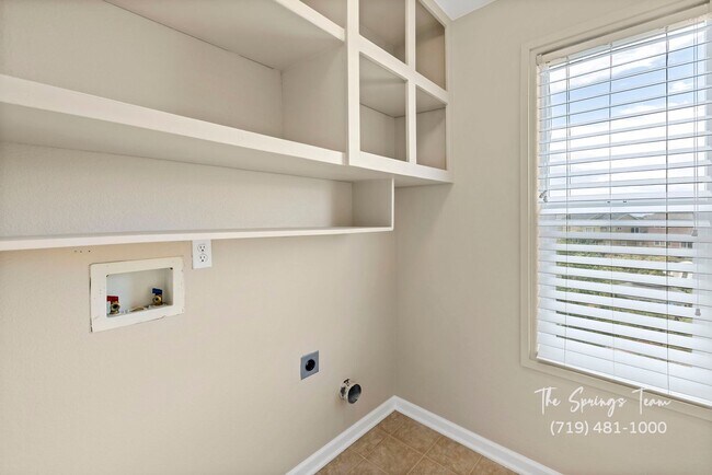 Building Photo - CHARMING, RECENTLY REMODELED 3BD HOME w/ E...