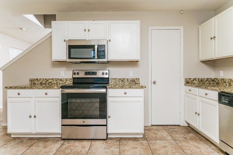 Building Photo - 1724 Red Cloud Dr