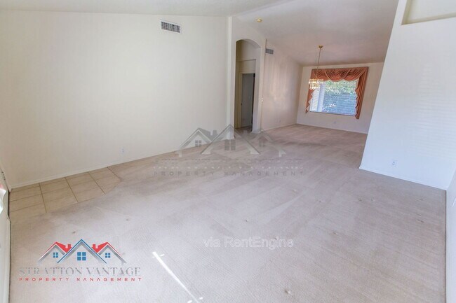 Building Photo - 10864 E Lindner Ave