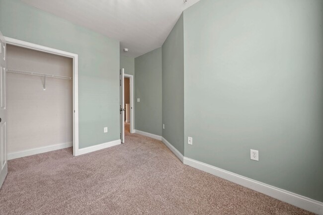 Building Photo - Fantastic Three Bedroom Townhouse in Charlotte