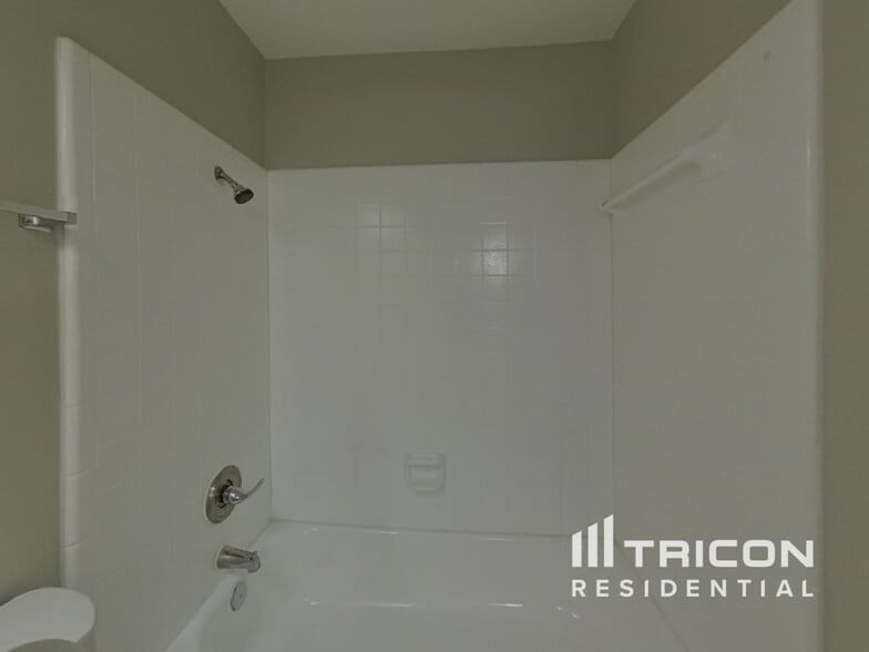 Building Photo - 3515 Solano Ct