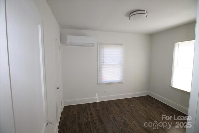Building Photo - 303 McAllister St