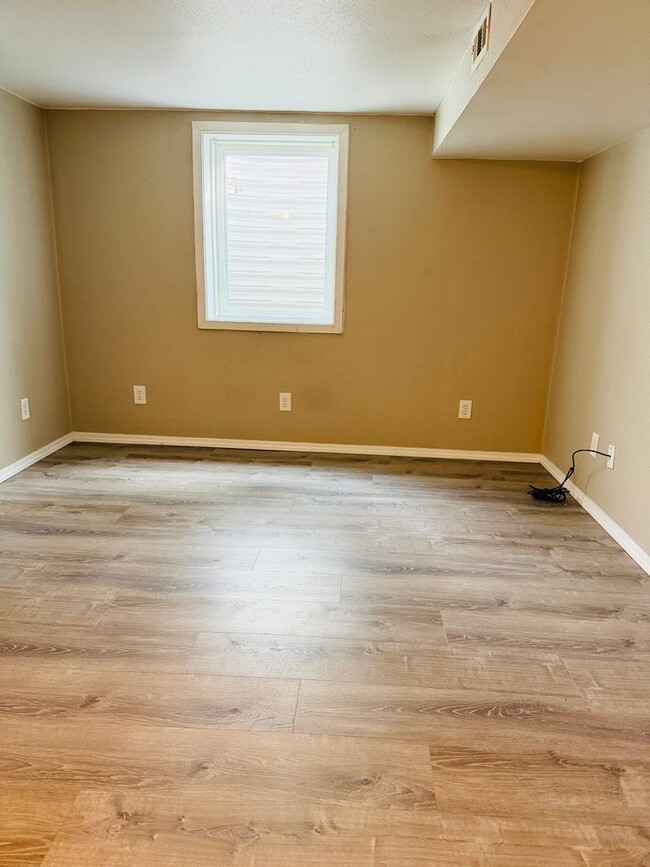 Building Photo - Duplex for Rent