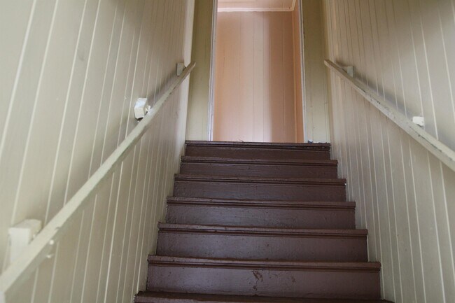 Building Photo - 811 N Davis St