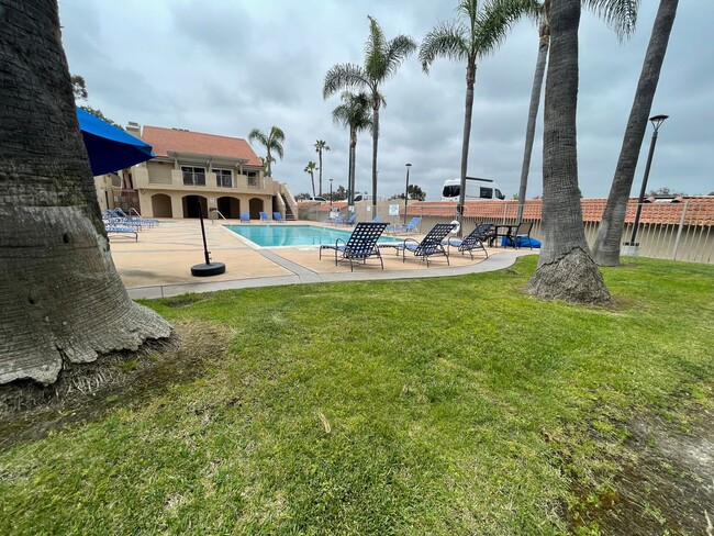 Building Photo - Beautiful 2 Bed 2 Bath Apartment Located in Carlsbad