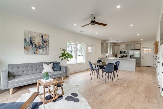 Building Photo - 2519 E 12th St