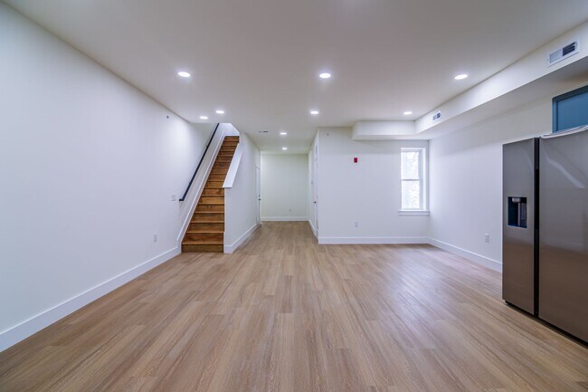 Building Photo - 3956 Parrish St