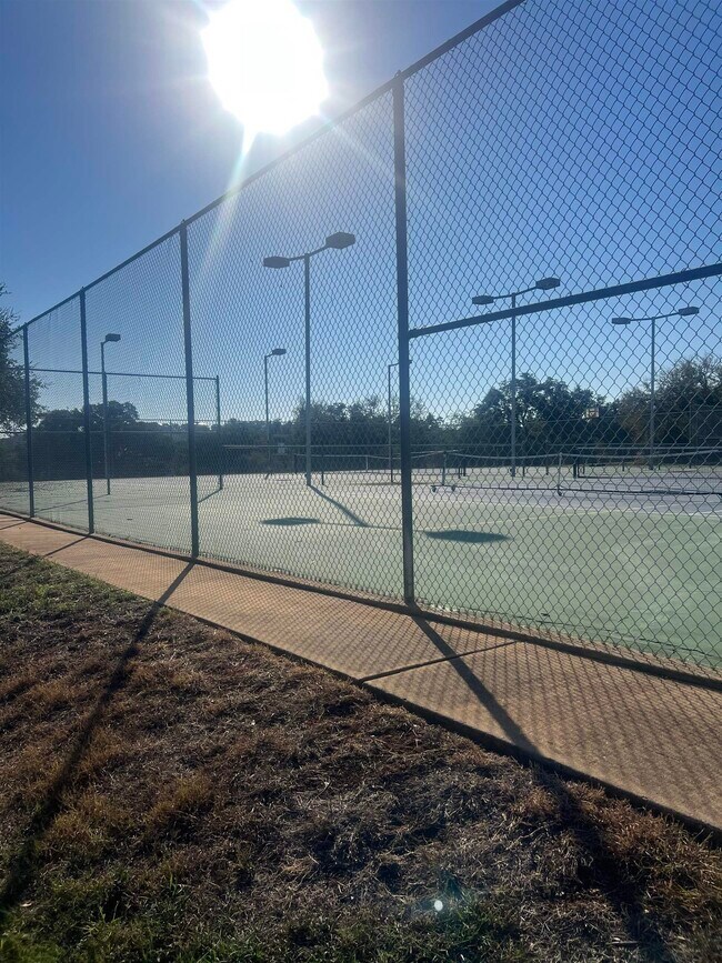 Building Photo - 307 Crestview