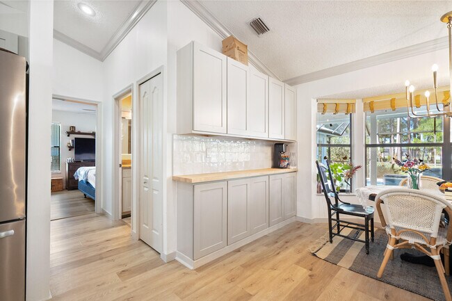 Building Photo - 2245 SW Oak Ridge Rd