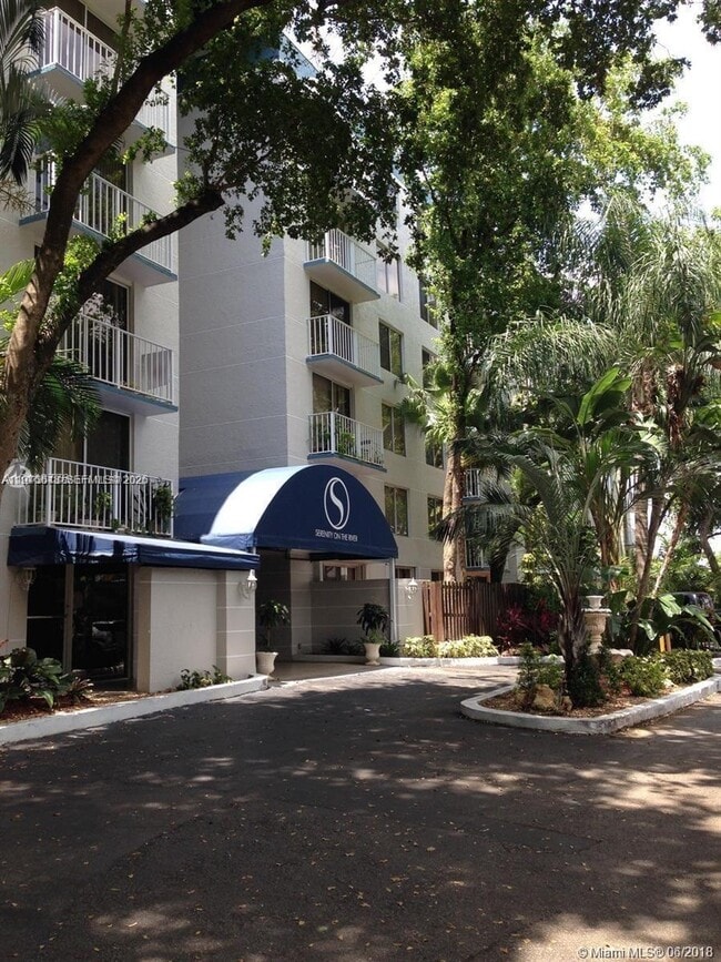 Building Photo - 1740 NW N River Dr