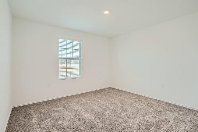 Building Photo - 2712 Shimsham Dr