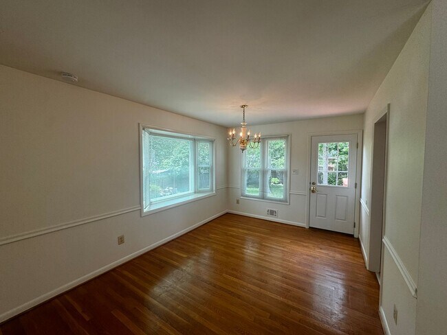 Building Photo - Split level 4-bedroom 3-bathroom home