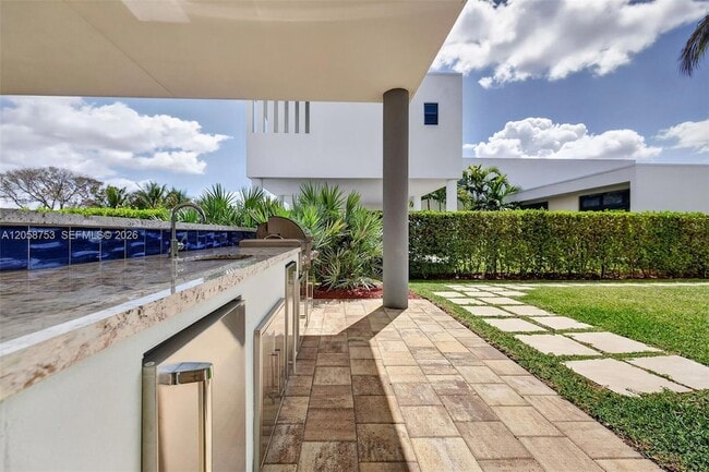 Building Photo - 16709 Botaniko Dr N