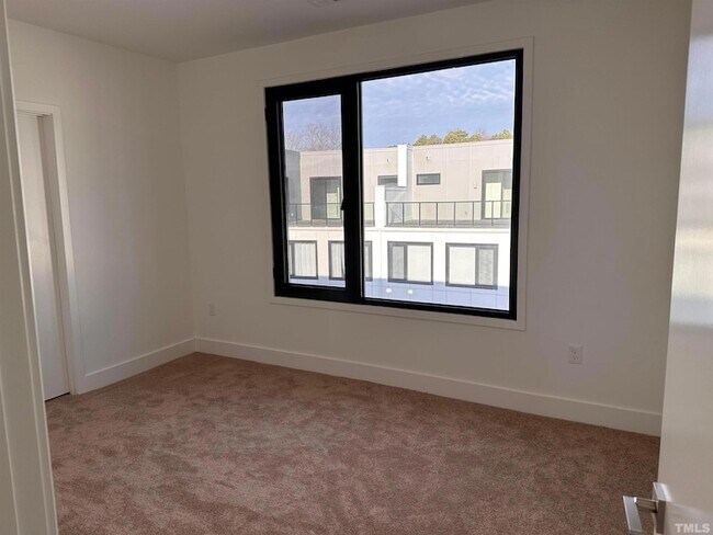 Building Photo - 1112 Nova St